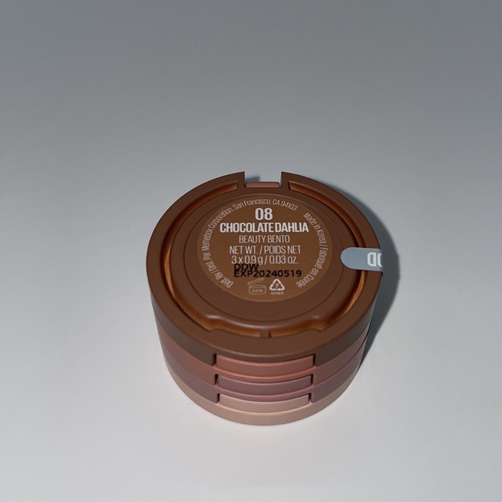 Kaja
Eye Bento Bouncy Eyeshadow Trio 08 Chocolate Dahlia - Picture 3 of 8